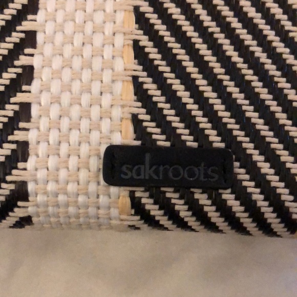 sakroots Woven Large Smart Phone Crossbody Bag Black & White Soulful Desert NWT - Picture 8 of 16